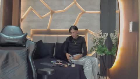 Arohom Lester online show from 11-16-25, 10:15