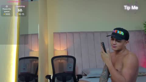 Snapshot of aron_bolt chatting on 01-10-25, 02:35 ARON BOLT online show from 01-10-25, 02:35