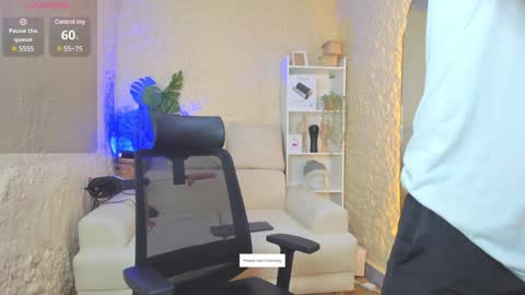 Snapshot of aron_bolt chatting on 01-26-25, 12:58 ARON BOLT online show from 01-26-25, 12:58