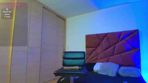 Snapshot of aron_bolt chatting on 09-18-25, 02:35 ARON BOLT online show from 09-18-25, 02:35