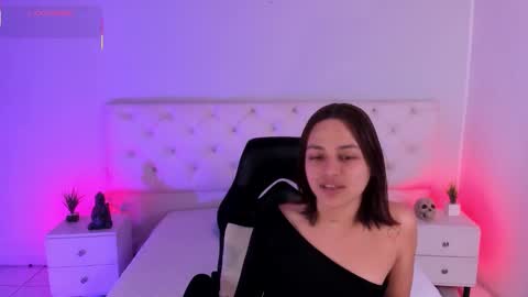 Snapshot of aron_cruz12 chatting on 10-15-25, 01:44 Aron cruz online show from 10-15-25, 01:44