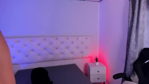 Snapshot of aron_cruz12 chatting on 11-11-25, 01:22 Aron cruz online show from 11-11-25, 01:22