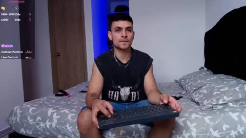 Snapshot of aron_santoro1 chatting on 12-18-25, 08:26 Aron Santoro online show from 12-18-25, 08:26