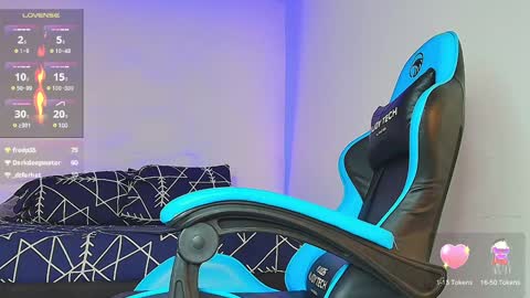 Snapshot of arontroy_wi chatting on 01-09-25, 12:30 noah and ivy online show from 01-09-25, 12:30