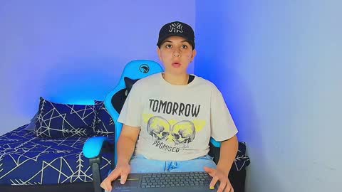 Snapshot of arontroy_wi chatting on 01-09-25, 10:09 noah and ivy online show from 01-09-25, 10:09