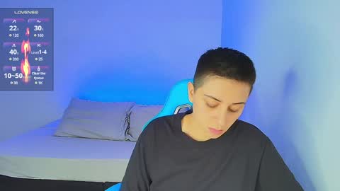 Snapshot of arontroy_wi chatting on 01-11-25, 12:44 noah and ivy online show from 01-11-25, 12:44