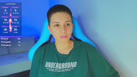 Snapshot of arontroy_wi chatting on 01-12-25, 07:00 noah and ivy online show from 01-12-25, 07:00