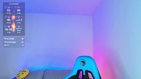 Snapshot of arontroy_wi chatting on 01-21-25, 02:05 noah and ivy online show from 01-21-25, 02:05