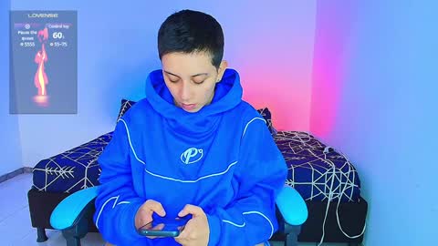 Snapshot of arontroy_wi chatting on 01-26-25, 06:06 noah and ivy online show from 01-26-25, 06:06