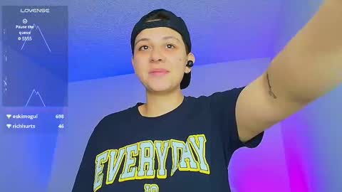 Snapshot of arontroy_wi chatting on 02-15-25, 03:28 noah and ivy online show from 02-15-25, 03:28