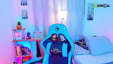 Snapshot of arontroy_wi chatting on 10-09-25, 12:03 noah and ivy online show from 10-09-25, 12:03