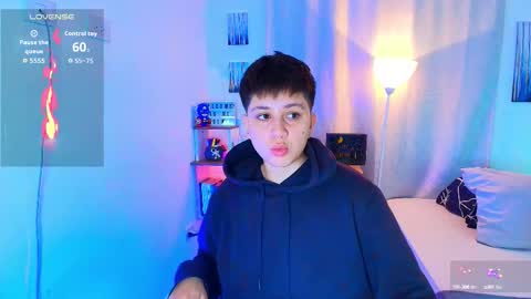 Snapshot of arontroy_wi chatting on 10-17-25, 10:40 noah and ivy online show from 10-17-25, 10:40