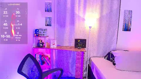 Snapshot of arontroy_wi chatting on 10-22-25, 10:37 noah and ivy online show from 10-22-25, 10:37