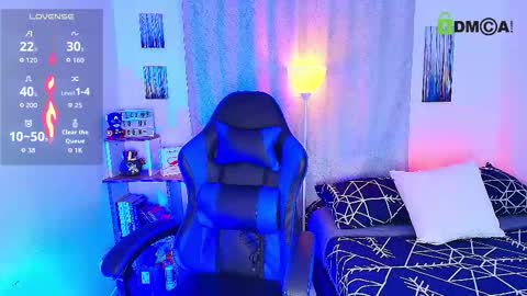 Snapshot of arontroy_wi chatting on 10-24-25, 10:33 noah and ivy online show from 10-24-25, 10:33