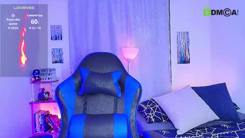 Snapshot of arontroy_wi chatting on 10-31-25, 10:05 noah and ivy online show from 10-31-25, 10:05