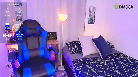 Snapshot of arontroy_wi chatting on 11-03-25, 10:38 noah and ivy online show from 11-03-25, 10:38