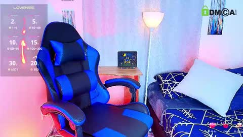 Snapshot of arontroy_wi chatting on 11-04-25, 10:36 noah and ivy online show from 11-04-25, 10:36