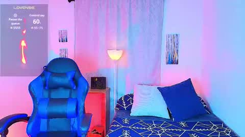 Snapshot of arontroy_wi chatting on 11-12-25, 09:32 noah and ivy online show from 11-12-25, 09:32