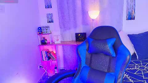 Snapshot of arontroy_wi chatting on 11-20-25, 10:15 noah and ivy online show from 11-20-25, 10:15