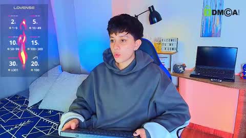 Snapshot of arontroy_wi chatting on 12-14-25, 10:36 noah and ivy online show from 12-14-25, 10:36