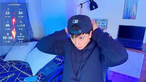 Snapshot of arontroy_wi chatting on 12-17-25, 10:05 noah and ivy online show from 12-17-25, 10:05