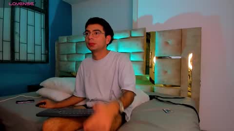 Aron  online show from 09-24-25, 04:27