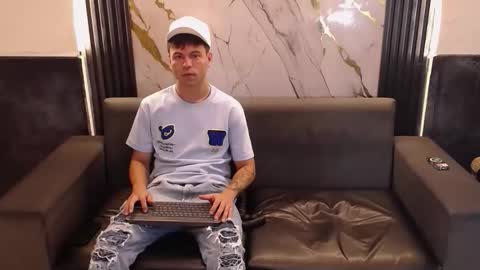 Aroon   online show from 03-22-26, 04:16