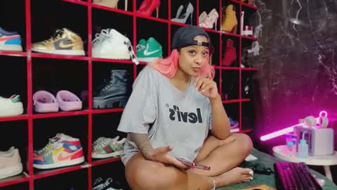 Snapshot of arri_x0x0 chatting on 02-26-26, 07:57 Arri online show from 02-26-26, 07:57