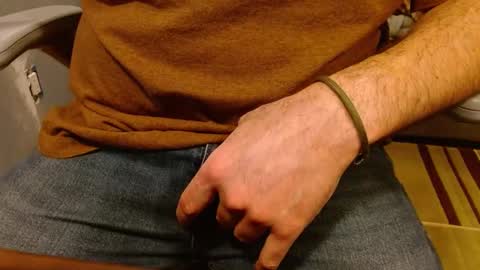 Snapshot of arrrr3 chatting on 11-24-25, 12:10 arrrr3 online show from 11-24-25, 12:10