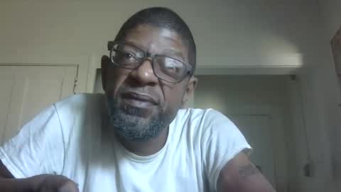 Snapshot of arteblazze chatting on 10-10-25, 04:28 Arteblazze not daddy boy bitch or nigga online show from 10-10-25, 04:28