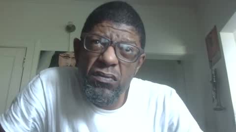 Snapshot of arteblazze chatting on 10-25-25, 03:40 Arteblazze not daddy boy bitch or nigga online show from 10-25-25, 03:40