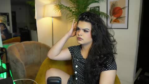 Snapshot of artechloe chatting on 01-18-25, 10:06 Chloe online show from 01-18-25, 10:06