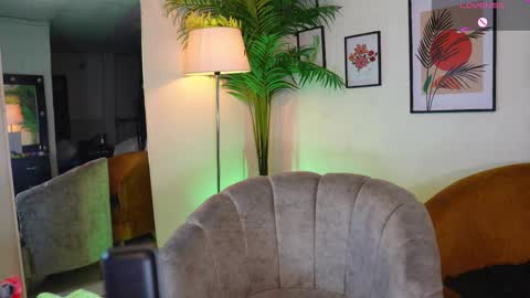 Snapshot of artechloe chatting on 03-09-25, 07:59 Chloe online show from 03-09-25, 07:59