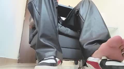   online show from 10-28-25, 12:52