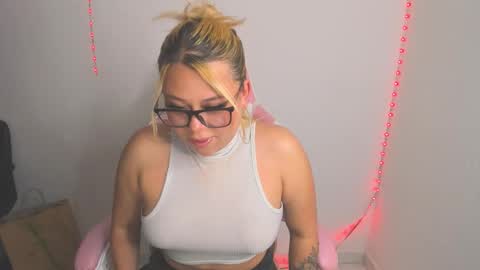 Snapshot of arthemiss033 chatting on 02-11-26, 12:26 Val online show from 02-11-26, 12:26