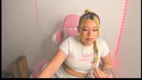 Snapshot of arthemiss033 chatting on 02-24-26, 01:14 Val online show from 02-24-26, 01:14