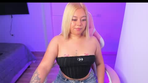 Snapshot of arthemiss033 chatting on 04-07-26, 09:48 Val online show from 04-07-26, 09:48