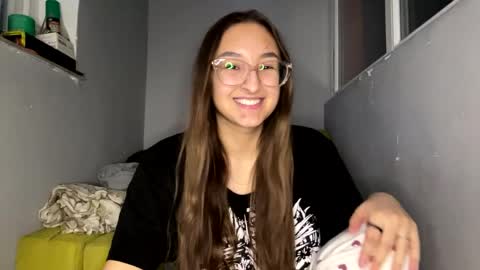 Mia  online show from 03-17-26, 05:27