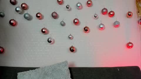 MIA OF artmiajoy online show from 12-18-25, 11:38