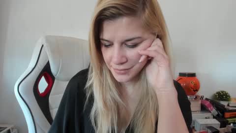 MIA online show from 02-02-25, 10:35