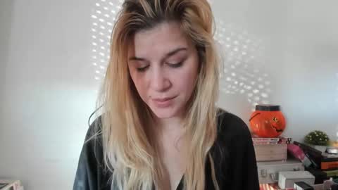 MIA online show from 02-02-25, 01:41