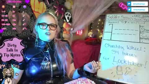 ArtsyHeartsyy online show from 10-07-25, 02:09