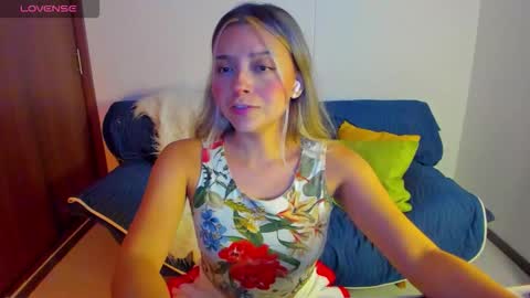 Snapshot of ary_cam230 chatting on 10-11-25, 10:30 Zahaara online show from 10-11-25, 10:30