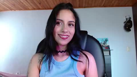 Snapshot of ary_pieerce chatting on 10-20-25, 07:36 Independent Model online show from 10-20-25, 07:36