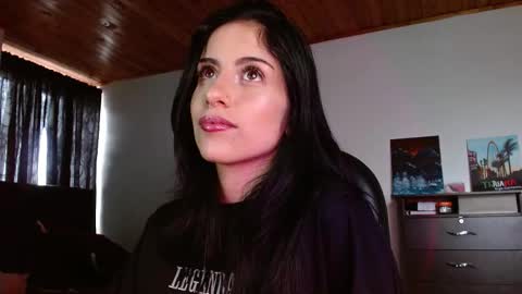 Snapshot of ary_pieerce chatting on 11-19-25, 08:42 Independent Model online show from 11-19-25, 08:42