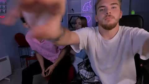 ash_raven_ online show from 10-08-25, 07:55