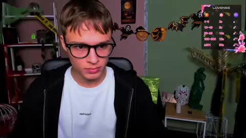 ash_raven_ online show from 10-31-25, 09:38