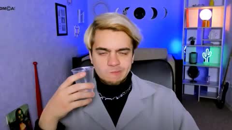 ash_raven_ online show from 11-11-25, 03:23