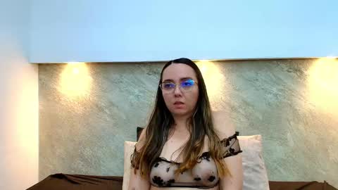 Snapshot of ashkey_bennet chatting on 10-22-25, 06:02 Asley Bennet online show from 10-22-25, 06:02