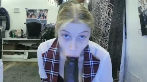 Ashlee Wolf online show from 11-15-25, 05:49